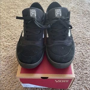 Men’s Aves Vans size 11